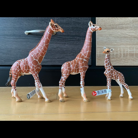 Schleich giraffe family collectible